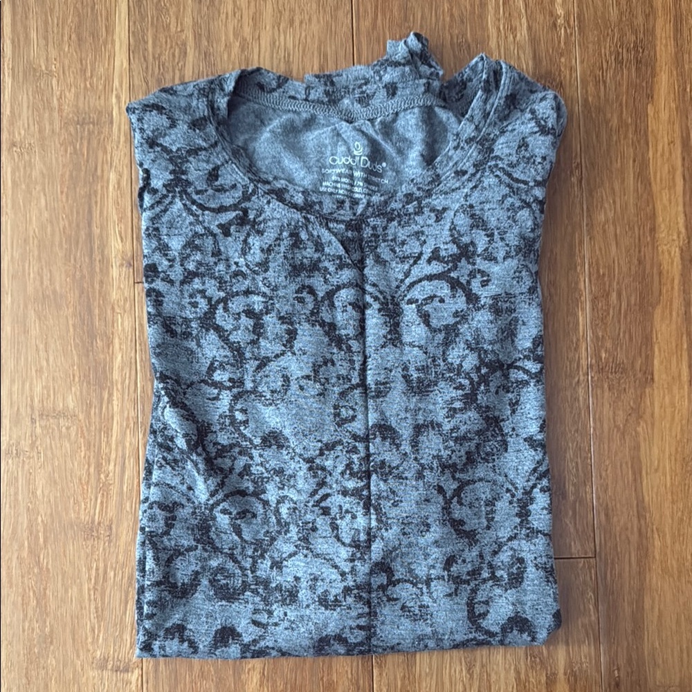 Cuddl Duds Gray Patterned Top